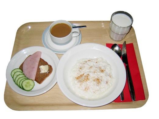AAMUPALA, klo puuro leipä levite leikkele kasvis maito/piimä kahvi 2,5 dl 1 kpl 1 tl 1 kpl 20 g