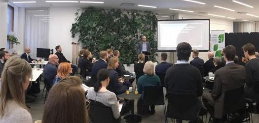 vuoropuhelun ja keskustelun aktivointi sekä Suomen kytkeminen osaksi