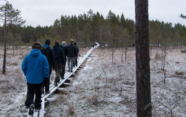 Perjantai Perjantaina herättiin hieman kylmiin olosuhteisiin, sillä pakkanen oli kiristynyt yön aikana. Aamupalalla oli, mitäs muutakaan, kuin leipää ja puuroa. Lähdimme matkaan virkeänä ja ravittuna.