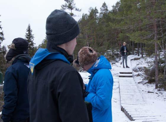 Sitten menimme takaisin Helvetinkolulle valmistamaan makaroonia juustolla ja nuudeleita sienien kanssa. Maittavan ruokailun jälkeen lähdimme kohti yöpymispaikkaa, jonka piti olla Isoruokejärvellä.