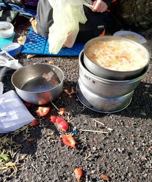 Ruokakompassi (Ruokarasti) Kompassi 2019 Mikä oli parasta rastilla? -syöminen -ruuanteko -pekoni Mitä parannettavaa? -siisteys -ei yhtään mitään -kaikki Mielipiteitä ruokakuvasta? -ihan hirveetä!
