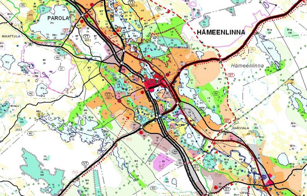 2 Lähtökohdat 2.1 Suunnittelutilanne 2.1.1 Valtakunnalliset alueidenkäyttötavoitteet Suunnittelualue toteuttaa valtakunnallisia alueidenkäyttötavoitteita osana Hämeenlinnan kantakaupunkia ja keskustan vaihettumisvyöhykettä.