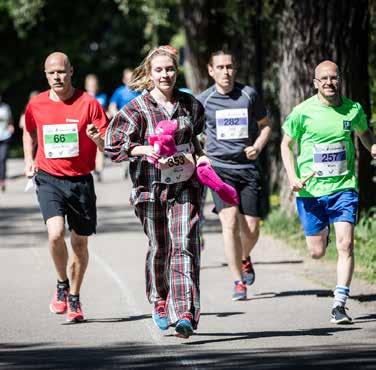 SARJAT Yritysmaratonviestissä on kolme eri sarjaa joukkueen kunnon ja fiiliksen mukaan.