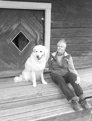 Ritva Piskunen, hallituksen jäsen Olen Ritva Piskunen toista kautta hallituksessa. koiria minulla on ollut 17-vuotiaasta lähtien, eri rotuja edustettuna.