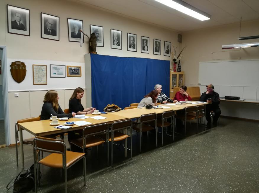 18 hittäminen, kun muualla pääpaino on ikääntyvissä. Kyläläiset järjestävät paljon omaehtoista toimintaa kyläyhdistyksensä organisoimana.