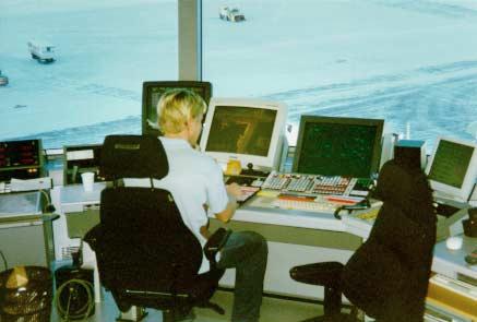 Radar contact, Scandinavian three three zero Ekskursio EFHK:n lennonjohtoon 10.11.