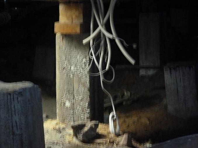 12.4.4. Voimaryhmäjohdot Voimaryhmäjohtoja ovat talotekniikan johdot (pumput, puhaltimet jne.) sekä niiden ohjausjohdot. Voimaryhmäjohdot uusiutuvat aina talotekniikkaa uusittaessa.