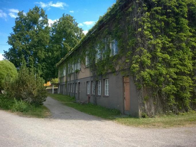 sadevesisyöksyjä tai sadevesikaivoja.
