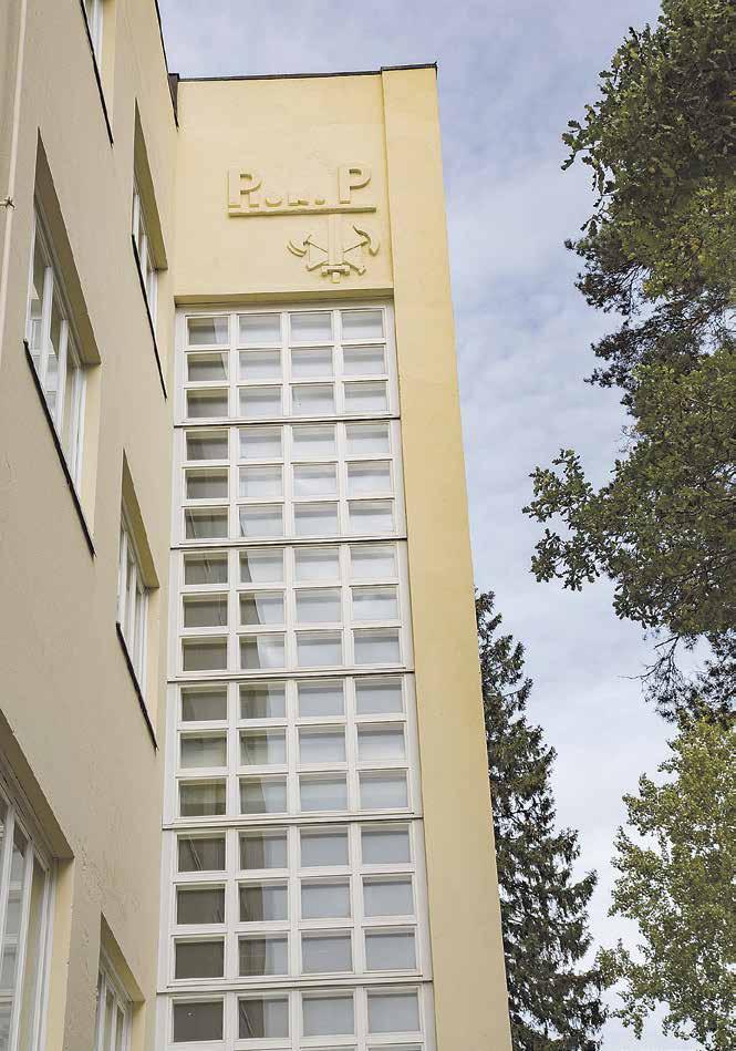 Kun Kymen Pioneeripataljoona siirtyi Korialta Vekaranjärvelle osaksi Karjalan Prikaatia vuonna 1994, avautui vanha varuskunta-alue yleiseen käyttöön.