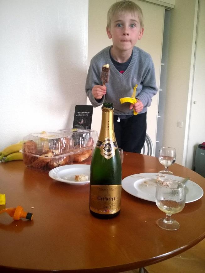 Aamiaisilla oli jokaiselle jotakin. Tämä tarina jatkuu muutamalla matkakertomuksella. Kävimme viereisessa Marinelandissa, joka oli lasten ehdoton suosikki, vierailimme Nizzassa, Monacossa, Cannesissa.