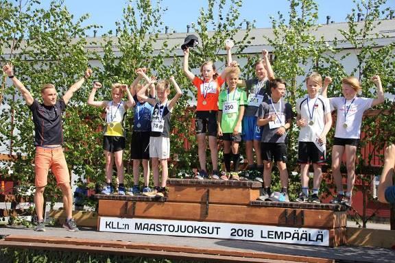 KLL-maastojen tunnelmassa mukana myös Jarkko Järvenpää! Hippokisojen vilinää Hakkarin vanhalla kentällä.