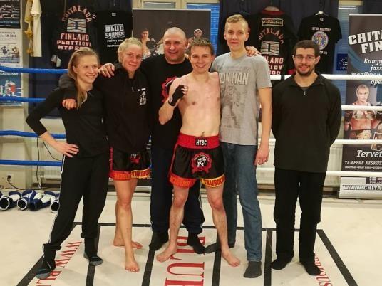 Sivu 10 / 27 3. Kilpailuoikeus Kilpailijan edustama jäsenseura tulee olla hyväksytty Suomen Muaythai liiton jäseneksi, eikä jäsenseuralla saa olla liitolle maksuja suorittamatta.