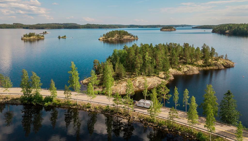 Keskimääräinen tiedonsiirtonopeus tukiasemalta päätelaitteeseen [Mbit/s] 100 75 83,9 79,6 50 63,2 25 0 DNA Elisa Telia Tulokset Tutkimuksessa vertailtiin keskimääräisiä saapuvan ja lähtevän