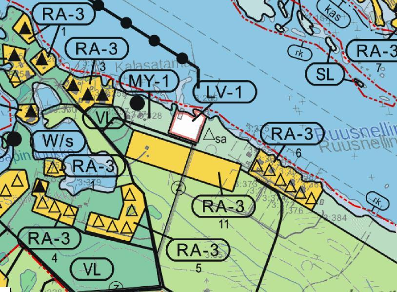 Kuva 3: Ote Luvian rantayleiskaavasta. Asemakaava Muutettavalla alueella on voimassa v 1982 hyväksytty Lankoorin rantakaavan muutos. Laajemmalle aluelle on v 1977 hyväksytty Lankoorin rantakaava.