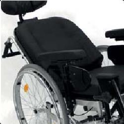 Protego-pyörätuolin selkänojakulma voidaan säädellä taaksepäin 0-44 (kuva 24) Istuimen kallistuskulma pysyy kuitenkin