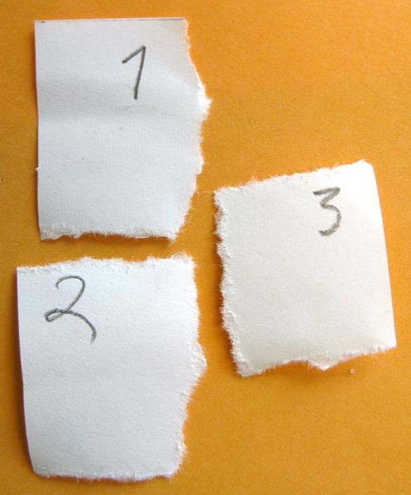 Mittaa viivoittimella kuinka pitkälle väriliuos on noussut esim. 4 min kuluessa. Läpinäkyvyys Piirrä kynällä tutkittaville paperilaaduille *-muotoinen kuvio.