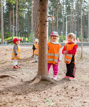 Taulukko 1. Vuoden 2018 keskeisimmät terveyden ja hyvinvoinnin edistämisen toimenpiteet ikäryhmittäin ja teema-alueittain Lapset Valtaosa lappeenrantalaisista lapsista voi hyvin.