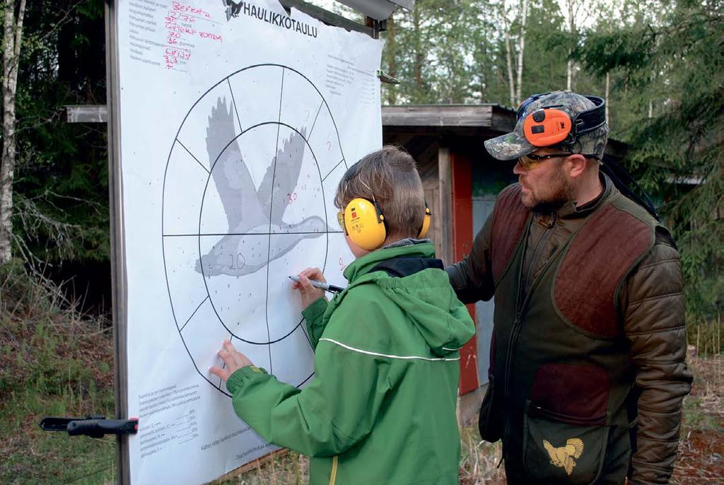 Metsästysammunnan ABC on Suomen Metsästäjäliiton ja Suomen riistakeskuksen yhteinen hanke. Ilmianna ampumaratasi koulutuskäyttöön! Metsästäjätutkintoja suoritetaan eniten pääkaupunkiseudulla.