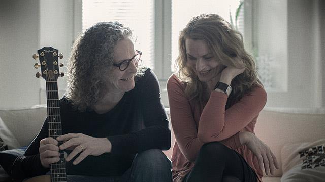 5 MUSIIKKIA SELLOSALIN MAKSUTTOMIA KONSERTTEJA ILTAPÄIVÄKONSERTTI: JONNA JÄRNEFELT & JUKKA LEPPILAMPI Ti 14.5. klo 13.30 14.15 / Sellosali TAPIOLAN KUORO: KUOROKERHOKIMARA La 25.5. klo 16 17 / Sellosali Jonna ja Jukka leikkivät musiikissaan akustisen popin ja folkin välimaastossa.