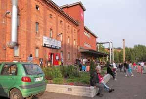 Ravintola Koskelan 1950-luvun arvokiinteistön noin 200 hengen pääsalissa on jopa näyttämö ja lounasaika arkisin klo 11-13. Muina aikoina molemmat ravintolat palvelevat tilauksesta.