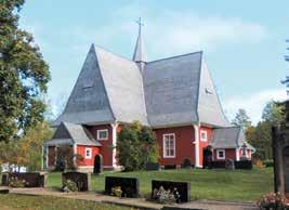 Hienosti koristeltu saarnatuoli on Pernajan mestarin Lorentz Habermanin tekemä 1650-luvulta. Kaksiosaisen alttaritaulun kehysrakennelmineen ja veistoksineen lahjoitti Casper Wrede v. 1632.