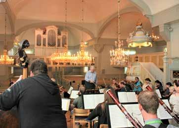P-alueelta vie tie Sihvakkalammen uimarannalle ja Wreden suvun vanhalle hautausmaalle. Hovimaalari C.G. Eckstenin alttaritaulu vuodelta 1796. Kuninkaanportti. 450 istuinpaikkaa.