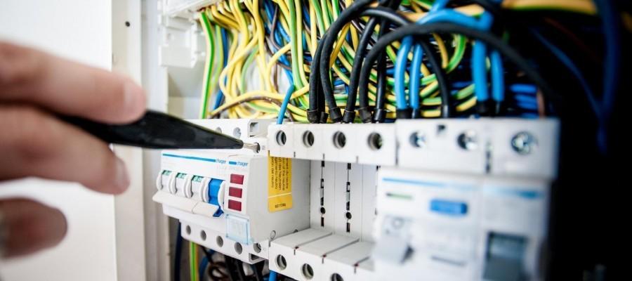 Muut sähköliiketoiminnat Muut sähköliiketoiminnat koostuvat sähkönmyynti, urakointi ja tuotanto liiketoiminnoista. Sähköä hankittiin myyntiin kaikkiaan 98,9 GWh vuonna 2018.
