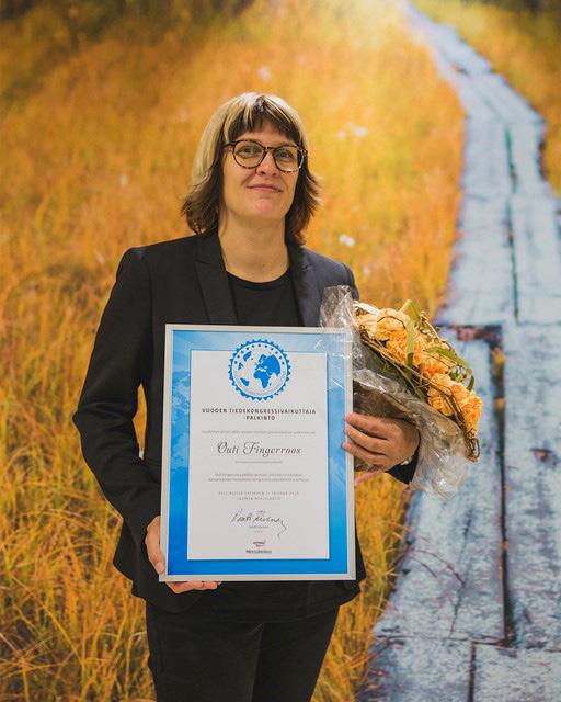 Vuosittain jaettavan palkinnon myöntävät Suomen tiedekustantajien liitto ja Tieteellisten seurain valtuuskunta.