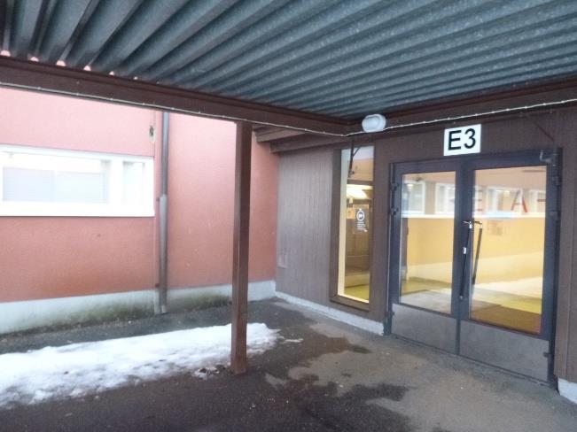 Patolevytyksen yläpinta sijaitsee paikoin maanpinnan alapuolella heikentäen patolevytyksen toimivuutta.