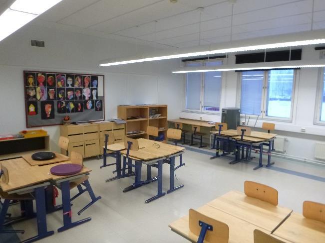 WO-00730766 51(108) 6.1.2 Yleiskatselmointi Sisäpuolinen katselmointi Alapohjan lattiapinnat ovat pääosin vinyylilaatoituksella. Märkätiloissa lattiapintana on muovimatto tai laatoitus.