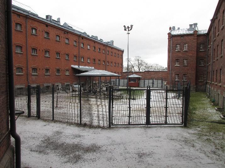3 / 32 ja velvollisuuksistaan ja olivatko nämä käytännössä toteutuneet sekä henkilökunnan käyttäytymistä heitä kohtaan. Asiasta on tarkemmin kohdassa 8.16.