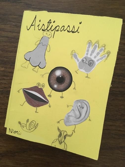 Kuva 2. Aistipassi Kuva 3. Aistipassin tehtäviä Ensimmäisellä tunnilla käsittelyssä oli makuaisti, jolloin käsittelimme perusmakuja maustettujen vesien avulla.