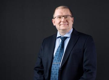 1964 Kauppatieteiden maisteri Toimitusjohtaja, Alma Media Oyj Jäsen vuodesta 2009 Erovuorossa 2020 Altia Oyj:n hallituksen varapuheenjohtaja, Teleste