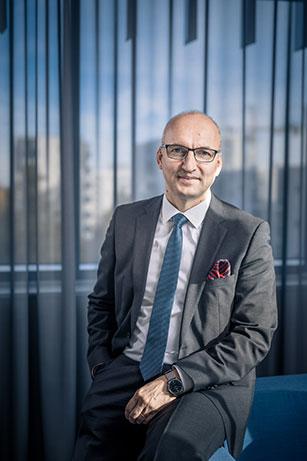 OUTOTEC OYJ OSAVUOSIKATSAUS TAMMI-MAALISKUU 2019 Uusinvestoinnit kehittymässä myönteisesti, palveluliiketoiminta kasvoi hyvin Yleinen markkinailmapiiri kehittyi ensimmäisellä vuosineljänneksellä