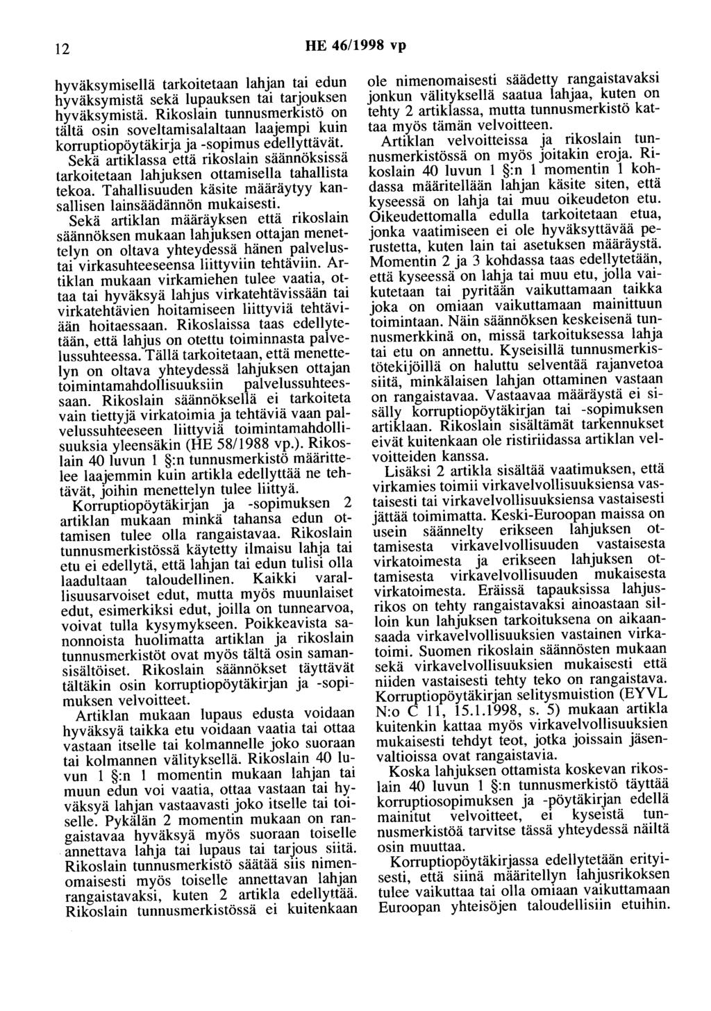 12 HE 46/1998 vp hyväksymisellä tarkoitetaan lahjan tai edun hyväksymistä sekä lupauksen tai tarjouksen hyväksymistä.