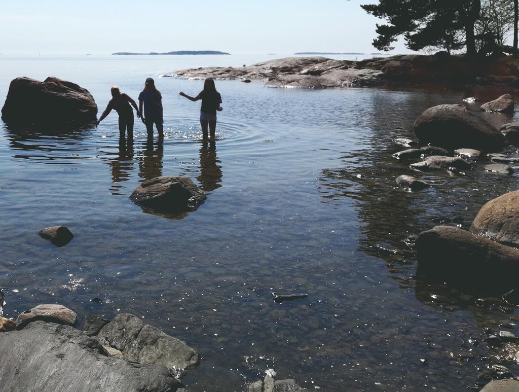 SATAKOLKYT-hanke 130 km puhdasta liikkumisen iloa SATAKOLKYT kannustaa kaikenikäisiä kaupunkilaisia liikkumaan Helsingin 130 kilometriä pitkällä rantaviivalla ja samalla pitämään siitä huolta.