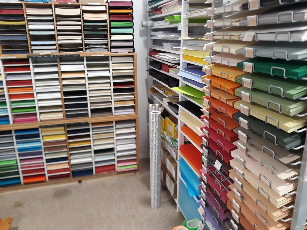 Alla kuvia Aaltopahvin valikoimista. Osoite, aukioloajat ym: https://aaltopahvi.business.