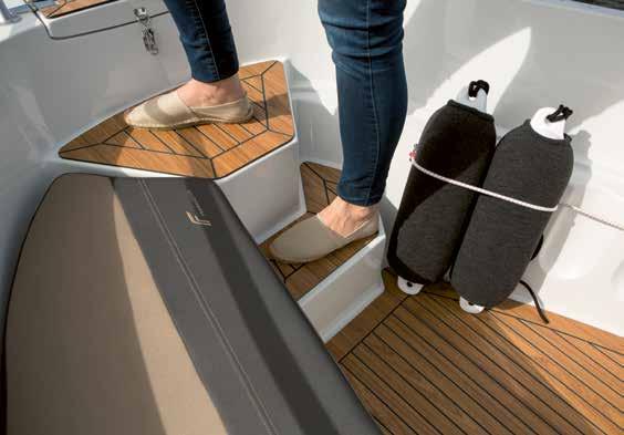 Smart Design -konseptimme ansiosta 55 BR on helppokäyttöinen vene, minkä vuoksi koko perhe