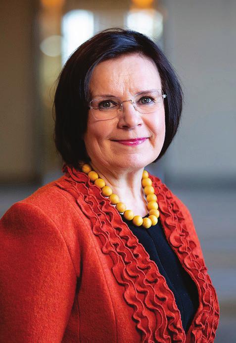 Esipuhe Tervetuloa eduskuntaan ja vaalikaudelle 2019 2022! Kädessäsi on opas eduskuntatyöhön. Opas on tarkoitettu käsikirjaksi niin uusille edustajille kuin jo pidempäänkin eduskunnassa toimineille.