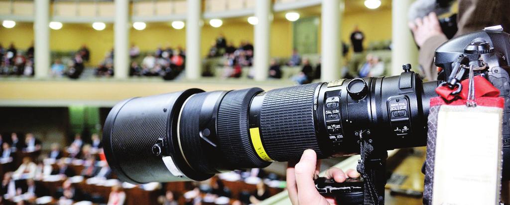 Media eduskunnassa Eduskuntaan on akkreditoitu yli 200 toimittajaa ja kuvaajaa.