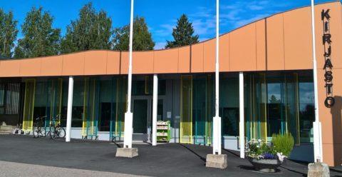 kamari ja tupa sekä työvälineitä.