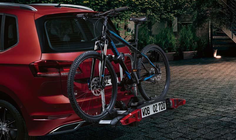 Alkuperäiset Volkswagen-lisävarusteet Golf Sportsvan tarjoaa huolellisesti harkittua muotoilua, mukavuutta ja monipuolisuutta.