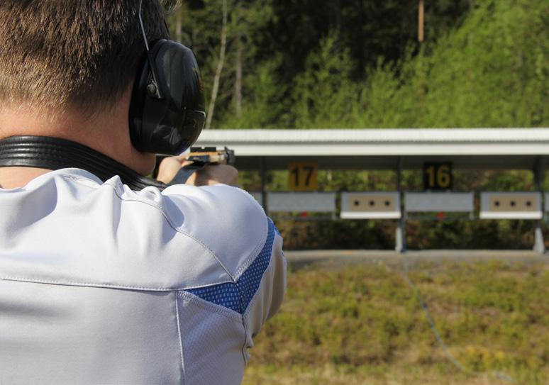 Foorumin kymmenvuotisjuhlaseminaari järjestettiin huhtikuussa Katajanokan Kasinolla. SUOMEN RESERVIUPSEERILIITTO 8. 9.