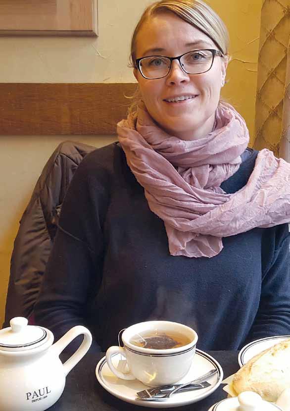 Jokainen päivä on uusi mahdollisuus Oli vuosi 1993, elelin onnellista nuoruutta. Kiisin ympäri Suomea mallin töitä tehden: sovituksissa, kuvauksissa, näytöksissä, edustustehtävissä.