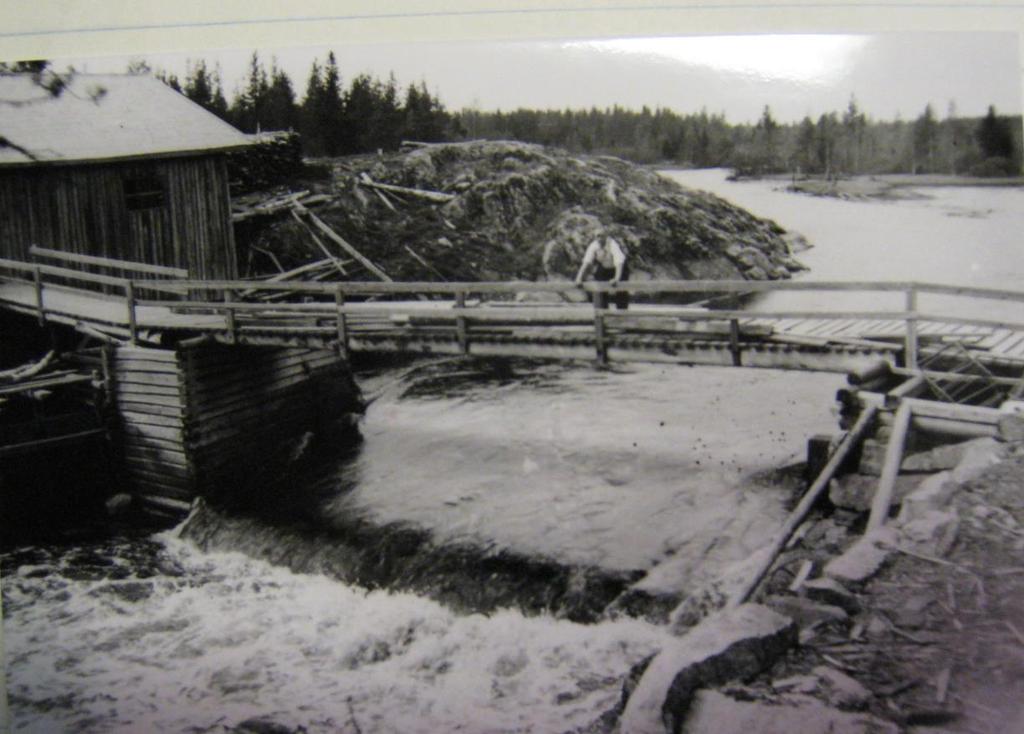 Vanha puusilta ja sahalaitoksen kulma noin vuonna 1939.