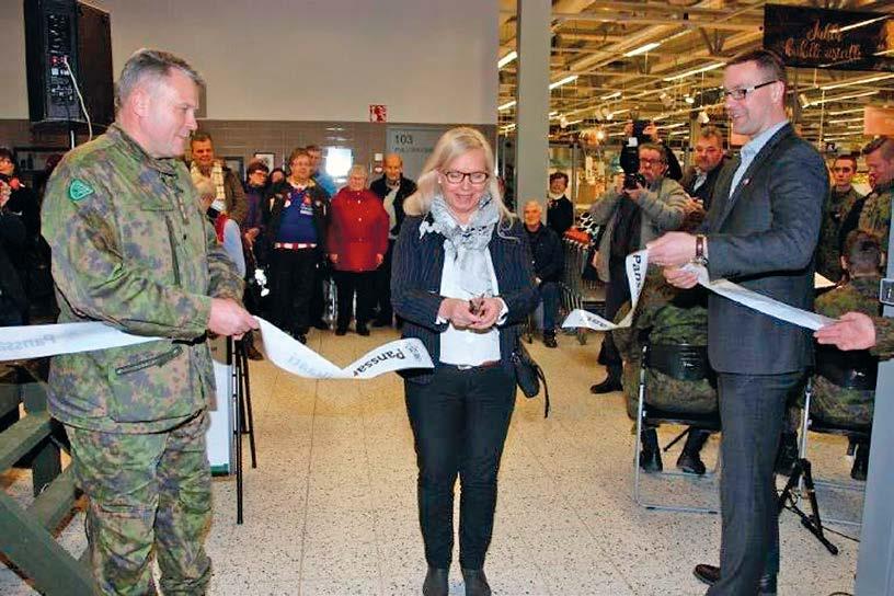 KENTÄN KUULUMISIA Paikallista museotoimintaa Parolassa Panssariprikaatin komentajan aloitteesta, ja hänen aktiivisessa ohjauksessaan, toimeenpantiin tilapäinen museonäyttely, ns.