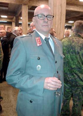 KENTÄN KUULUMISIA Jari Härski Härkin eläköityi Hyvät Ilmatorjunta-lehden lukijat, Salpausselän ilmatorjunnan pitkäaikainen tukipylväs, kapteeni Jari Härski Härkin ilmoitti viime vuoden alkusyksyllä,