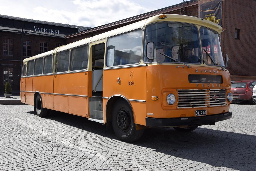 Autolla kuljetettiin niin matkustajia kuin postia. Posti Group Oyj:n kokoelma/postimuseo.