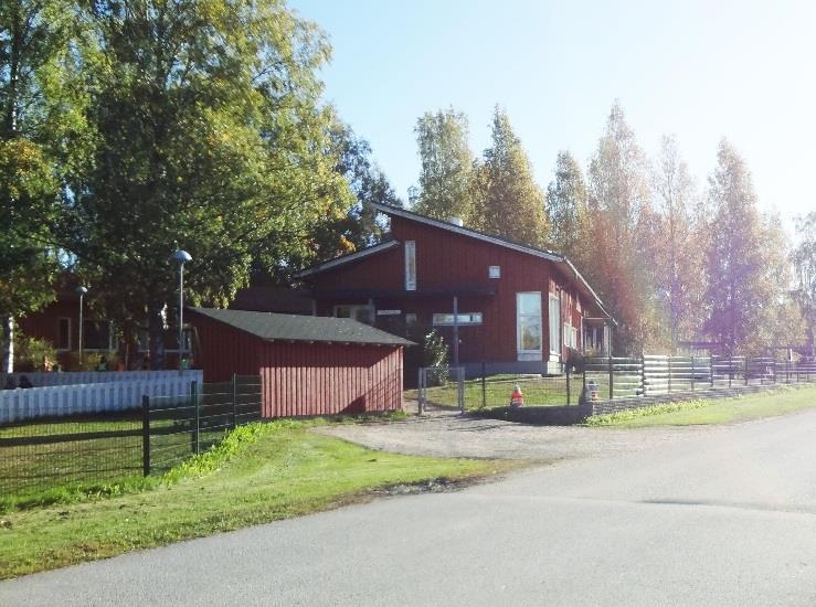 Uusi hammashoitolan rakennus on valmistunut 2018 terveyskeskuksen länsipuolelle. Svenska skolan on perustettu 1970 ja sitä on laajennettu 1986, 2003 ja 2013.