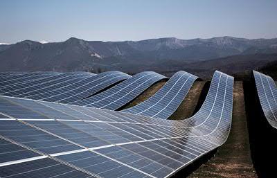 Esimerkkinä Virtuaalivoimalaitos Virtuaalivoimalaitos (VPP) Yhdistää hajautettuja energia resursseja (kuten tuotantoa, kuluttajia, varastoja) yhdeksi voimalaitokseksi Suunnittelee, ennustaa,